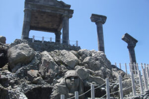 Ένας …αρχαίος ελληνικός ναός στο Νιιτζίμα